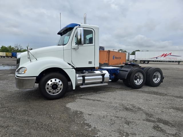 Image of Freightliner Columbia 120 equipment image 4