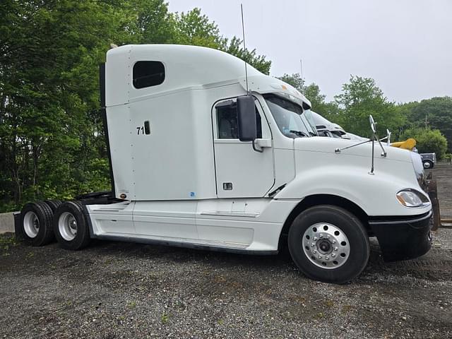 Image of Freightliner Columbia equipment image 3