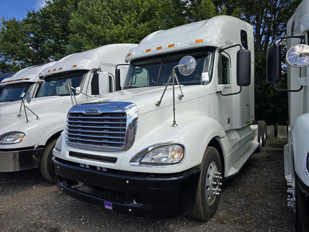 Image of Freightliner Columbia Primary image