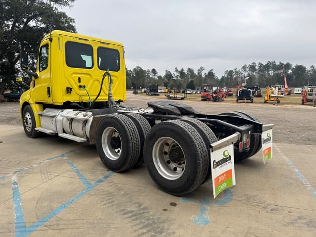 Image of Freightliner Cascadia equipment image 4