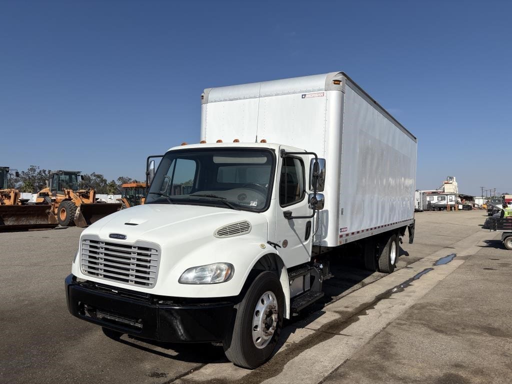 2018 Freightliner M2106 Equipment Image0