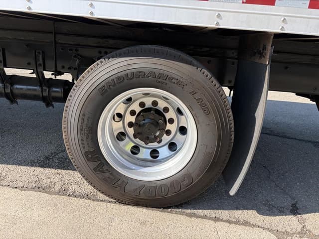 Image of Freightliner M2106 equipment image 4