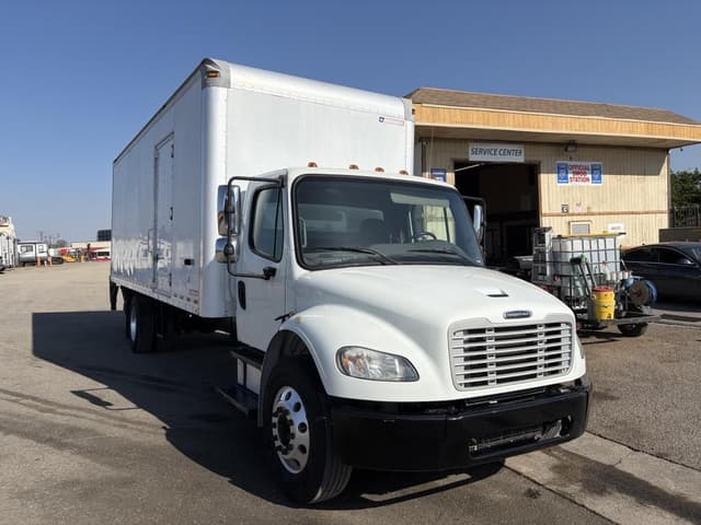 Image of Freightliner M2106 equipment image 1