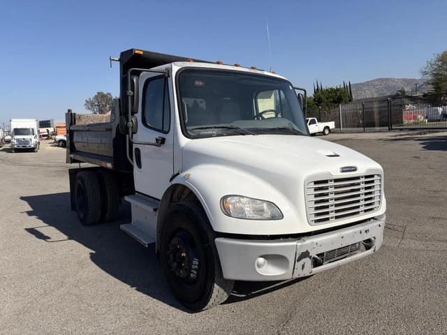 Image of Freightliner M2 106 equipment image 1