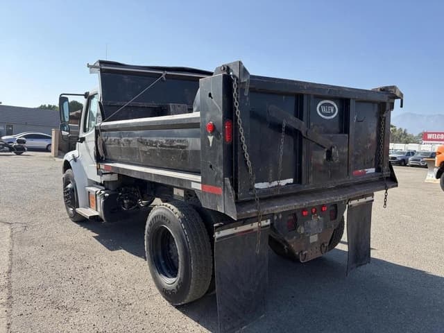 Image of Freightliner M2 106 equipment image 3