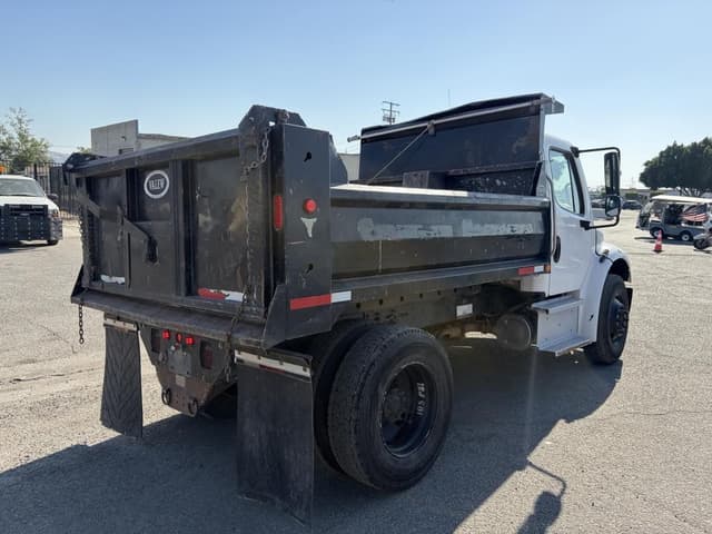 Image of Freightliner M2 106 equipment image 2