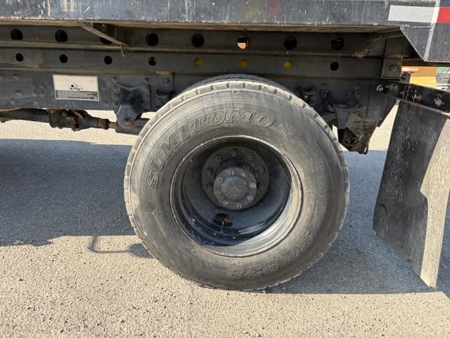 Image of Freightliner M2 106 equipment image 4