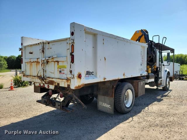 Image of Freightliner M2 106 equipment image 4