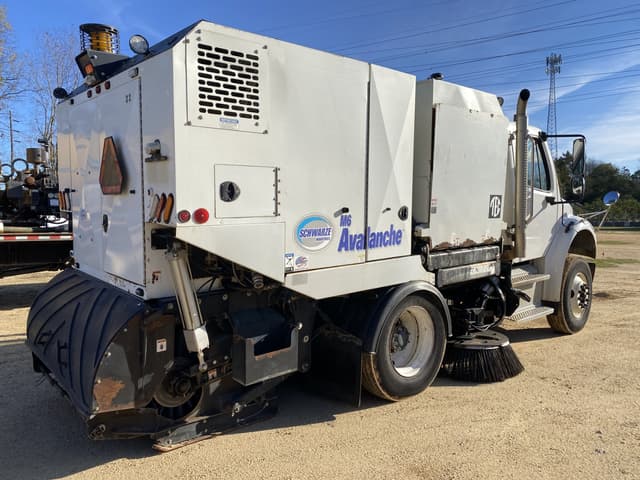 Image of Freightliner M2 equipment image 2