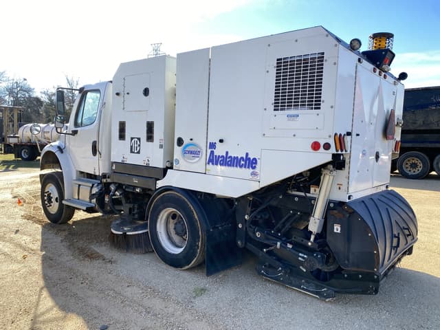 Image of Freightliner M2 equipment image 1