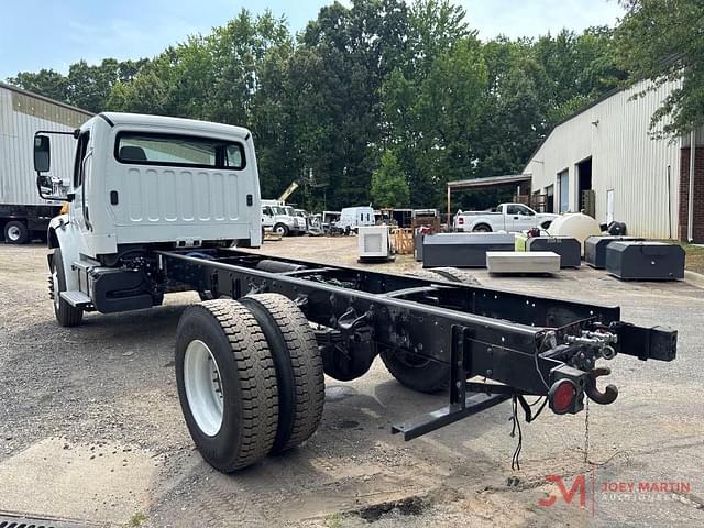 Image of Freightliner M2 equipment image 2