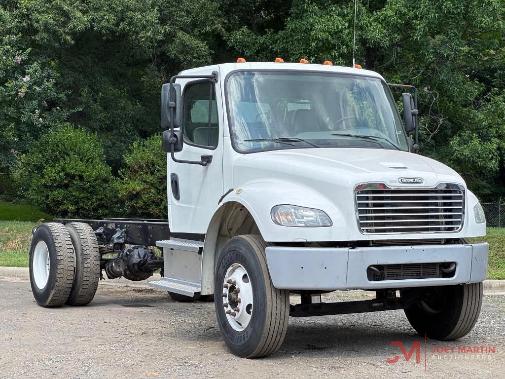 Image of Freightliner M2 Primary image