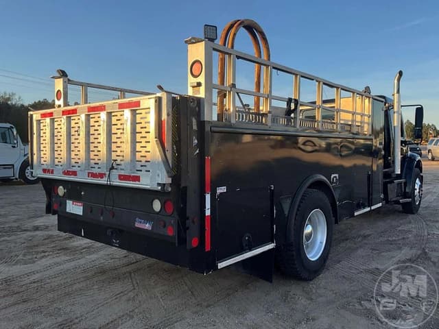 Image of Freightliner M2 equipment image 4