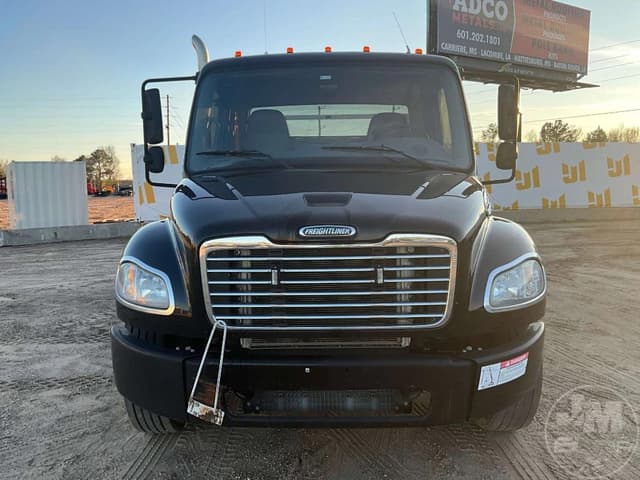 Image of Freightliner M2 equipment image 1