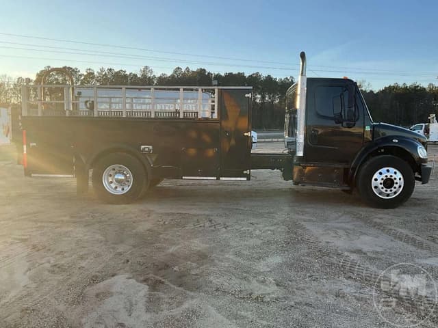 Image of Freightliner M2 equipment image 3