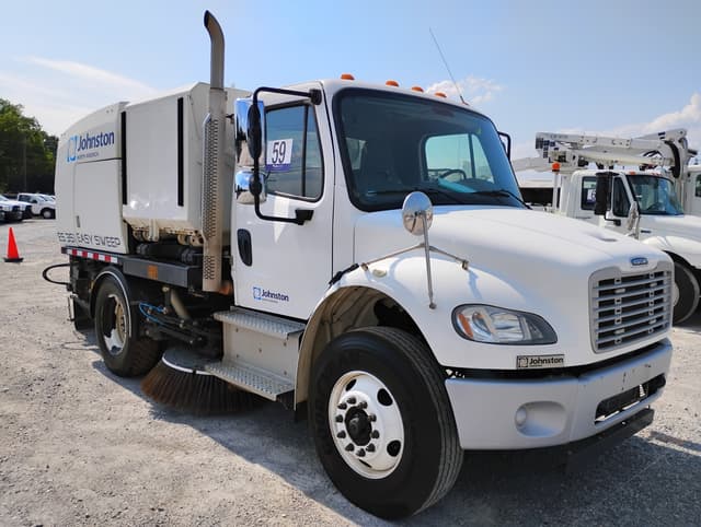 Image of Freightliner M2 equipment image 3