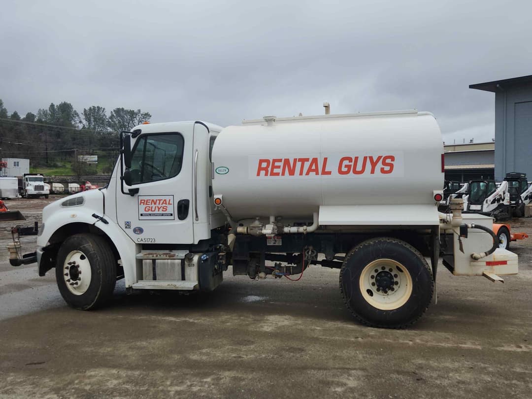 Image of Freightliner M2106 Image 0