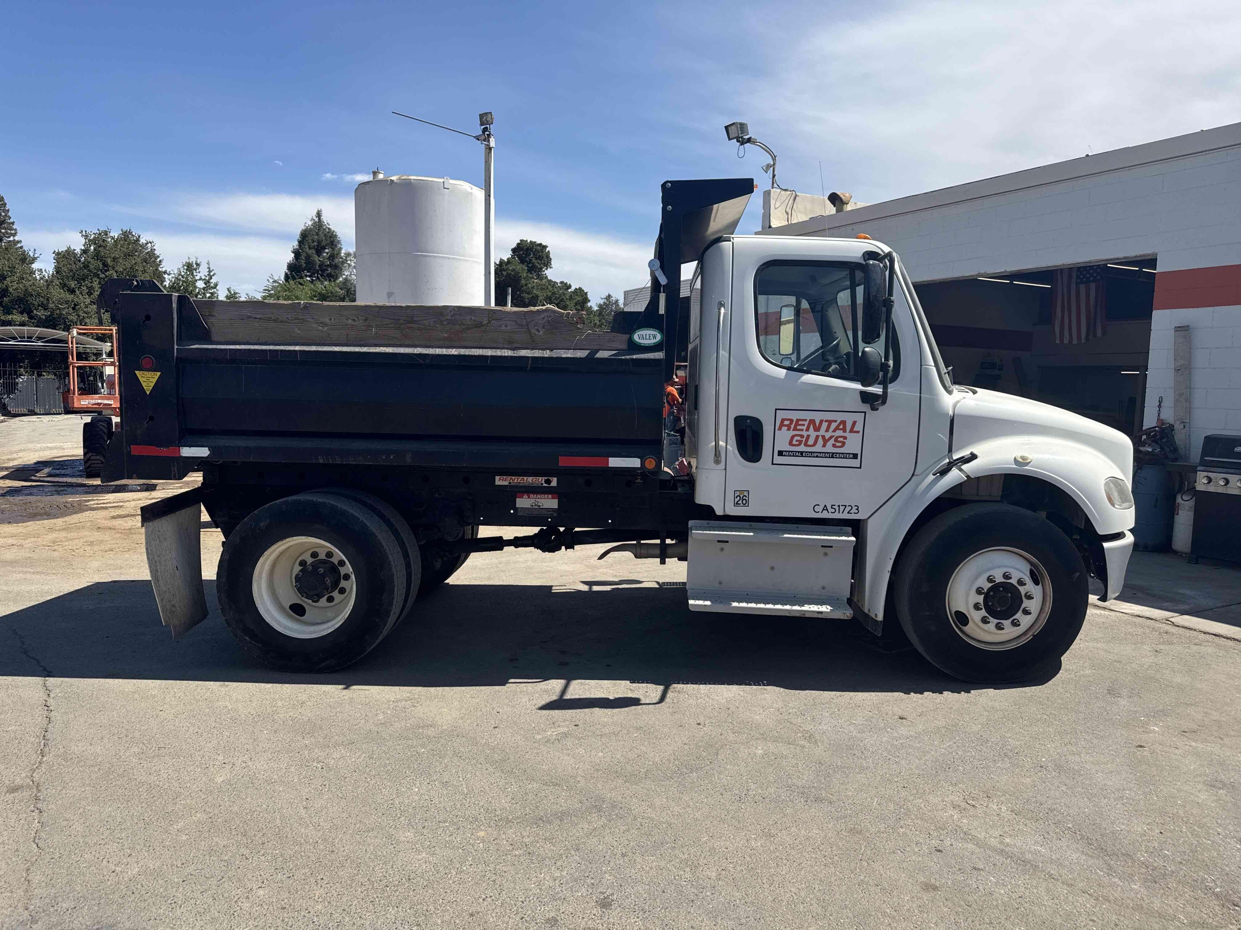 2018 Freightliner M2106 Equipment Image0