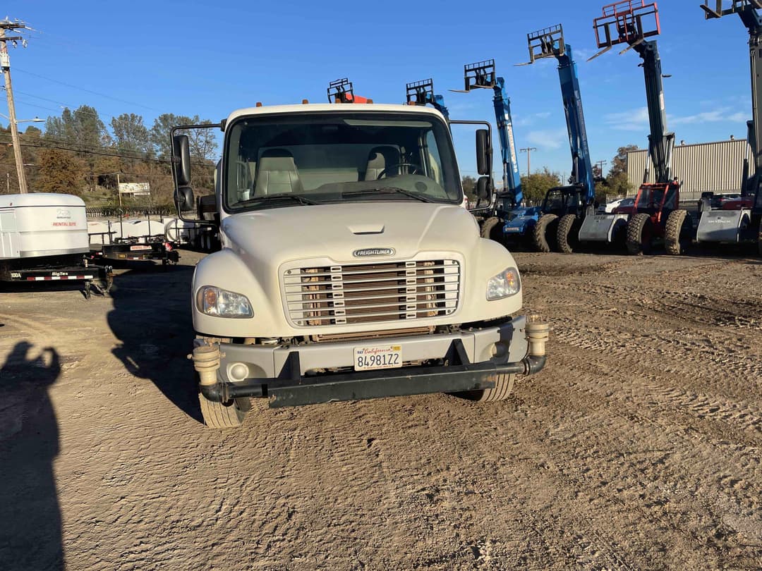 Image of Freightliner M2106 Image 1