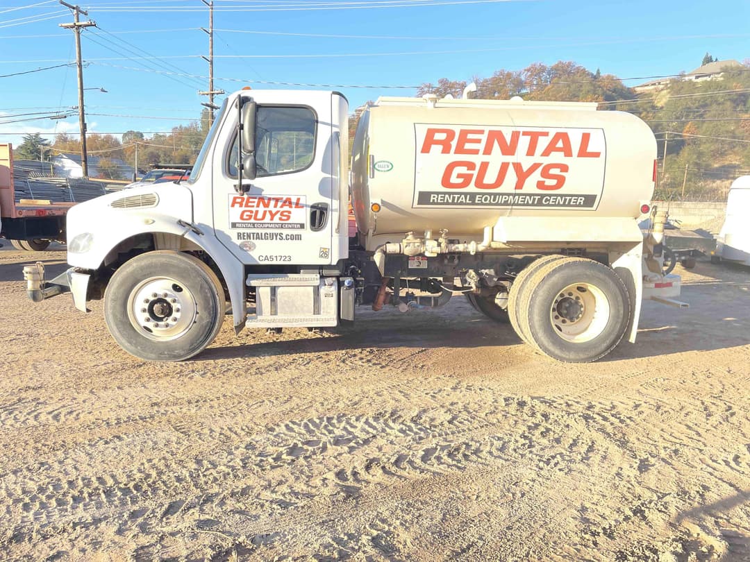 Image of Freightliner M2106 Image 0