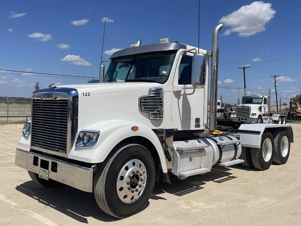 Main image Freightliner SD122