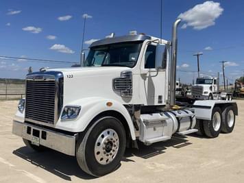 Main image Freightliner SD122