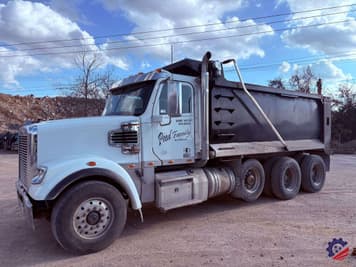 Main image Freightliner SD122