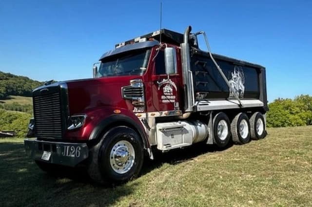 Image of Freightliner SD122 equipment image 2