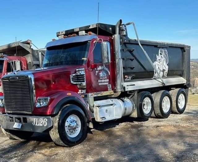 Image of Freightliner SD122 equipment image 3