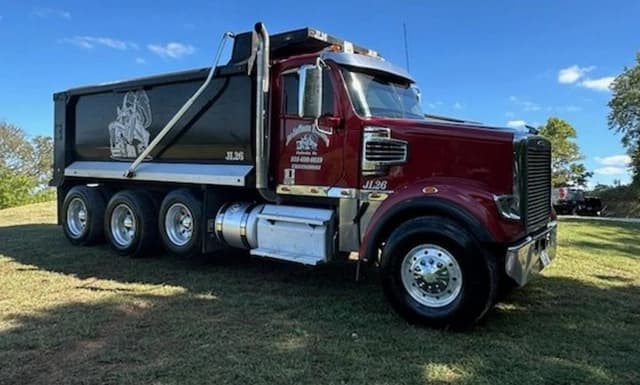 Image of Freightliner SD122 equipment image 1