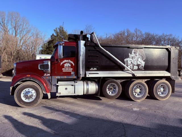 Image of Freightliner SD122 equipment image 4