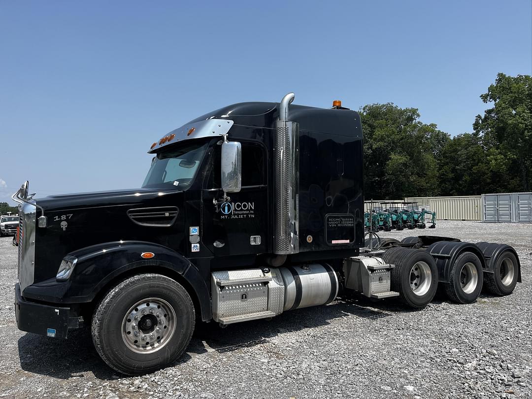 Image of Freightliner SD122 Primary image
