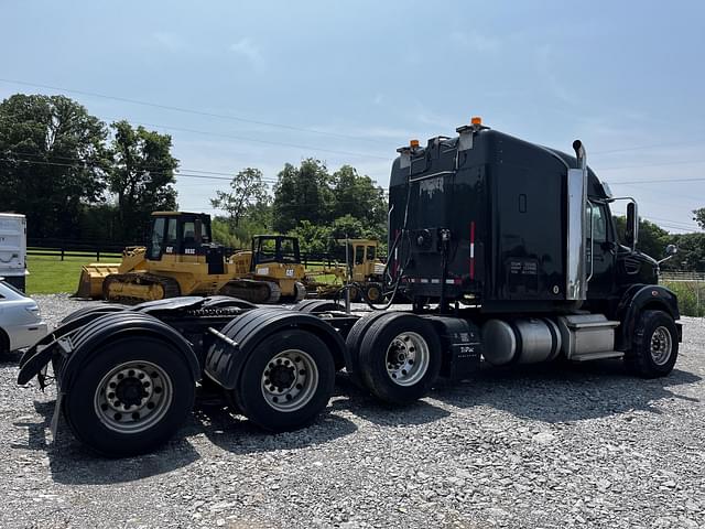 Image of Freightliner SD122 equipment image 2