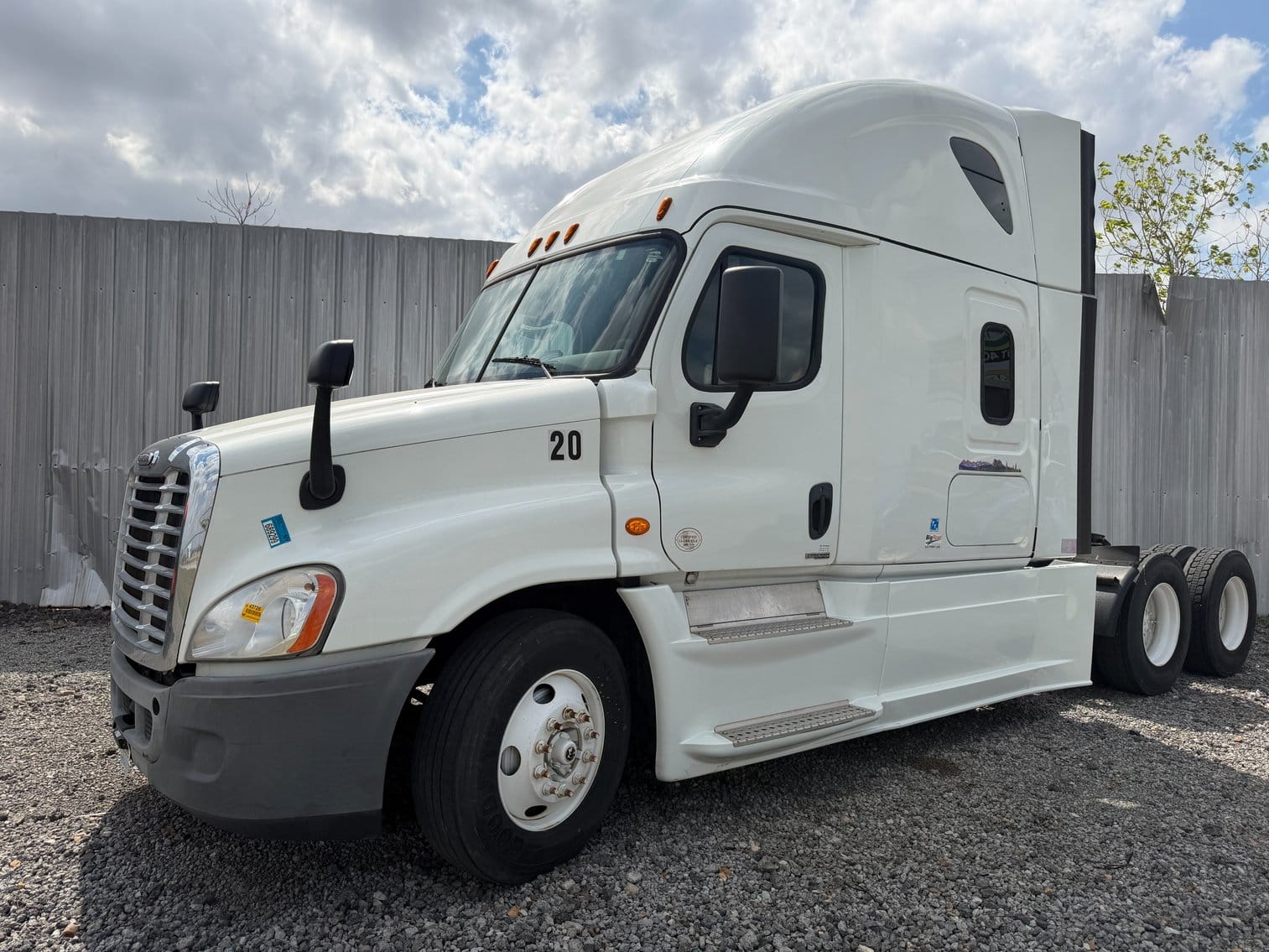 2018 Freightliner Cascadia Equipment Image0