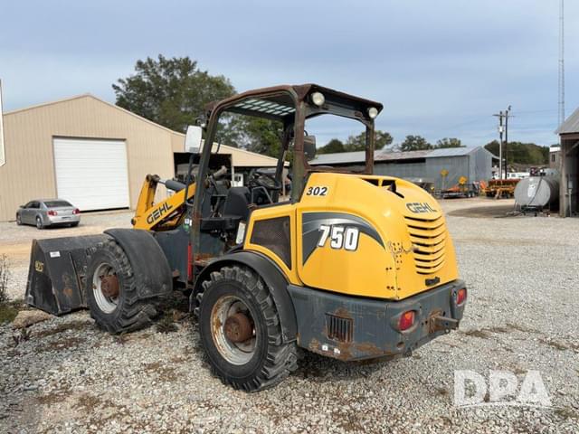 Image of Gehl 750 equipment image 2