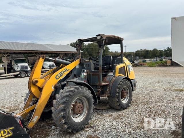 Image of Gehl 750 equipment image 1