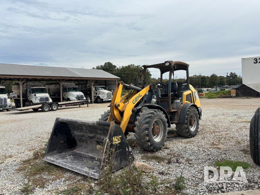 2018 Gehl 750 Equipment Image0