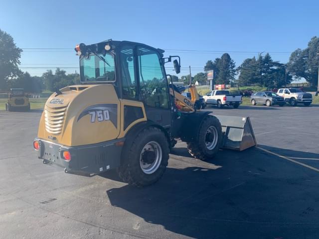 Image of Gehl AL750 equipment image 4