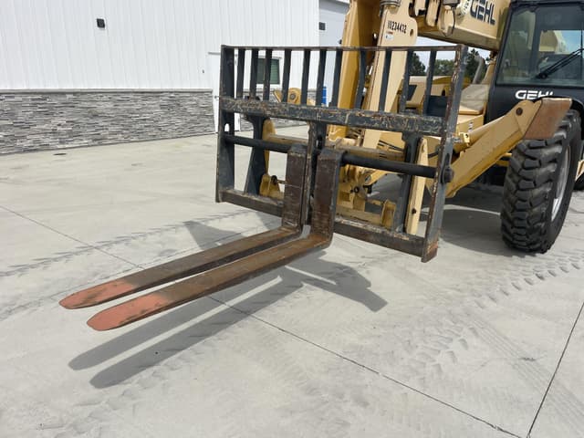 Image of Gehl DL12-55 equipment image 2