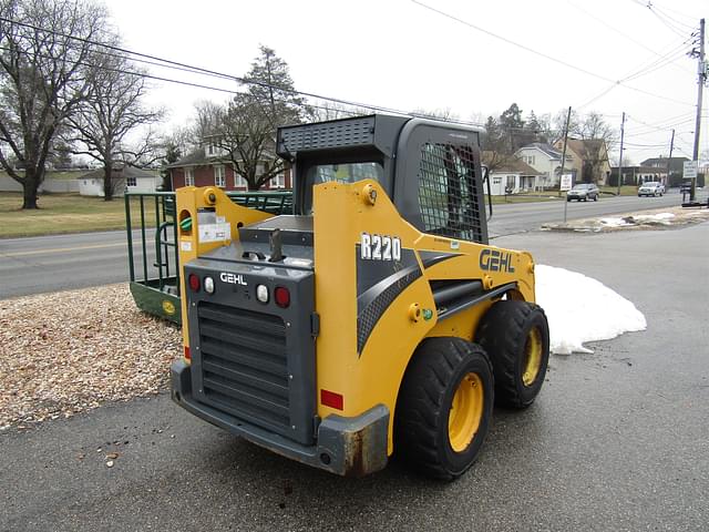 Image of Gehl R220 equipment image 3