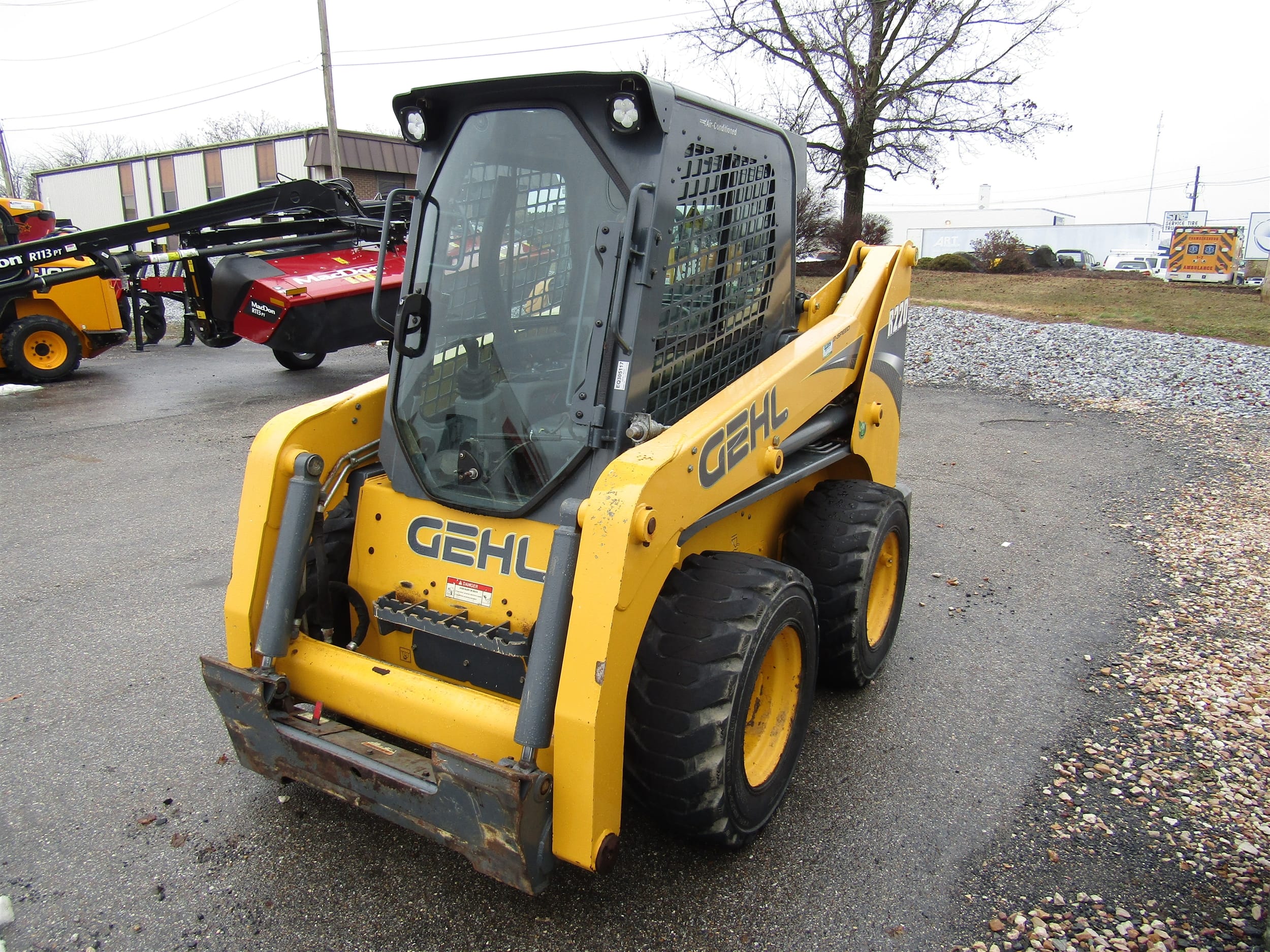 Main image Gehl R220