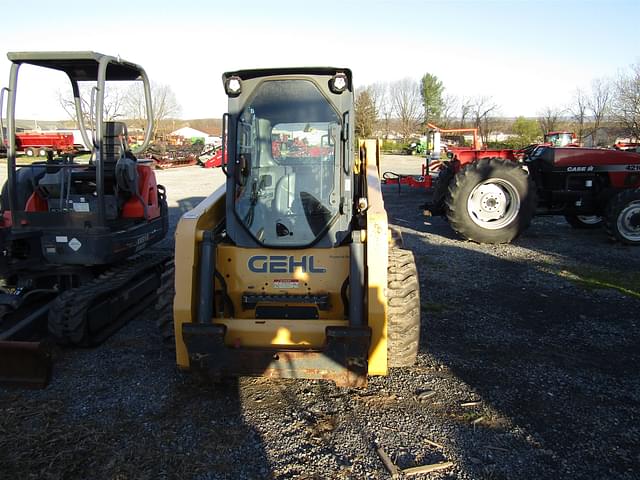 Image of Gehl R220 equipment image 4