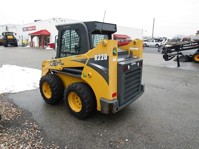 Image of Gehl R220 equipment image 2