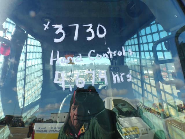 Image of Gehl R220 equipment image 1