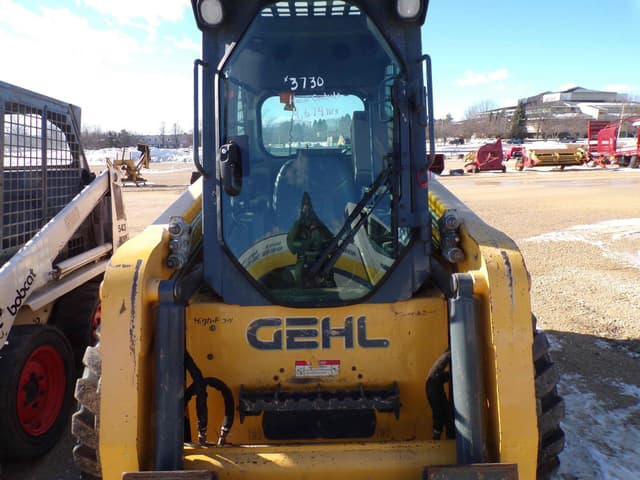 Image of Gehl R220 equipment image 2