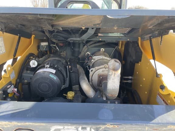 Image of Gehl V270 equipment image 4