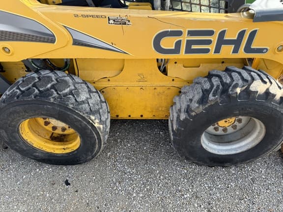 Image of Gehl V420 equipment image 3