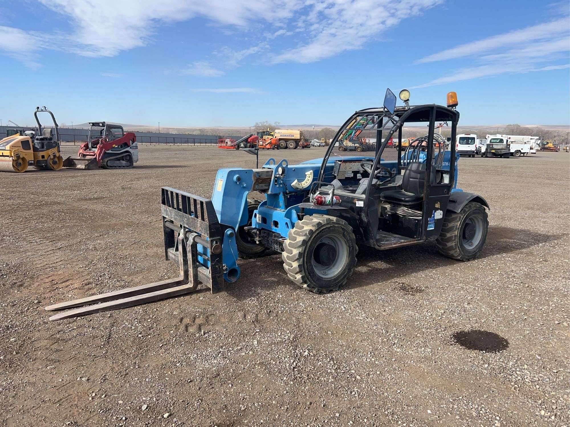 2018 Genie GTH-5519 Equipment Image0