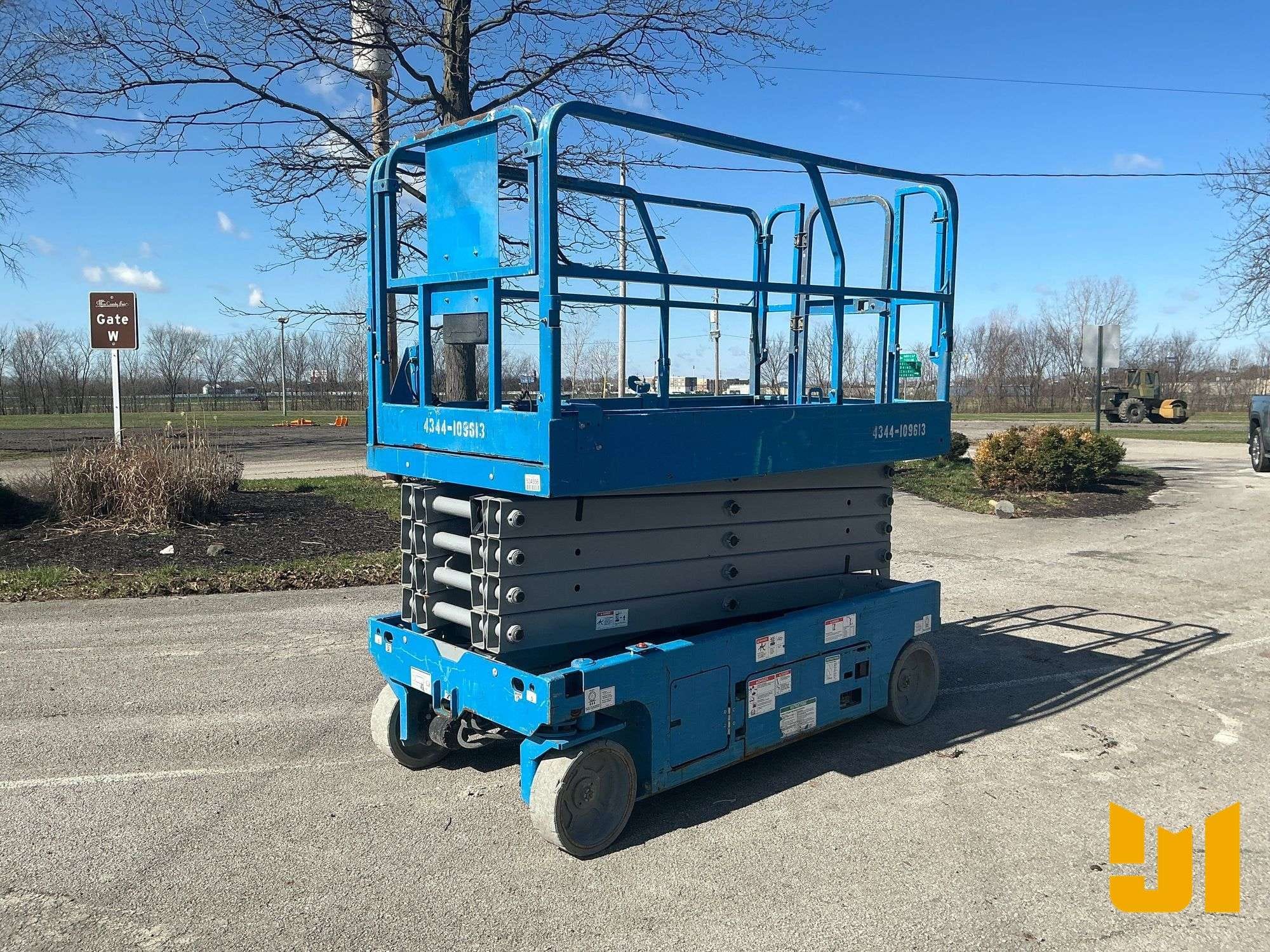 2018 Genie GS3246 Equipment Image0