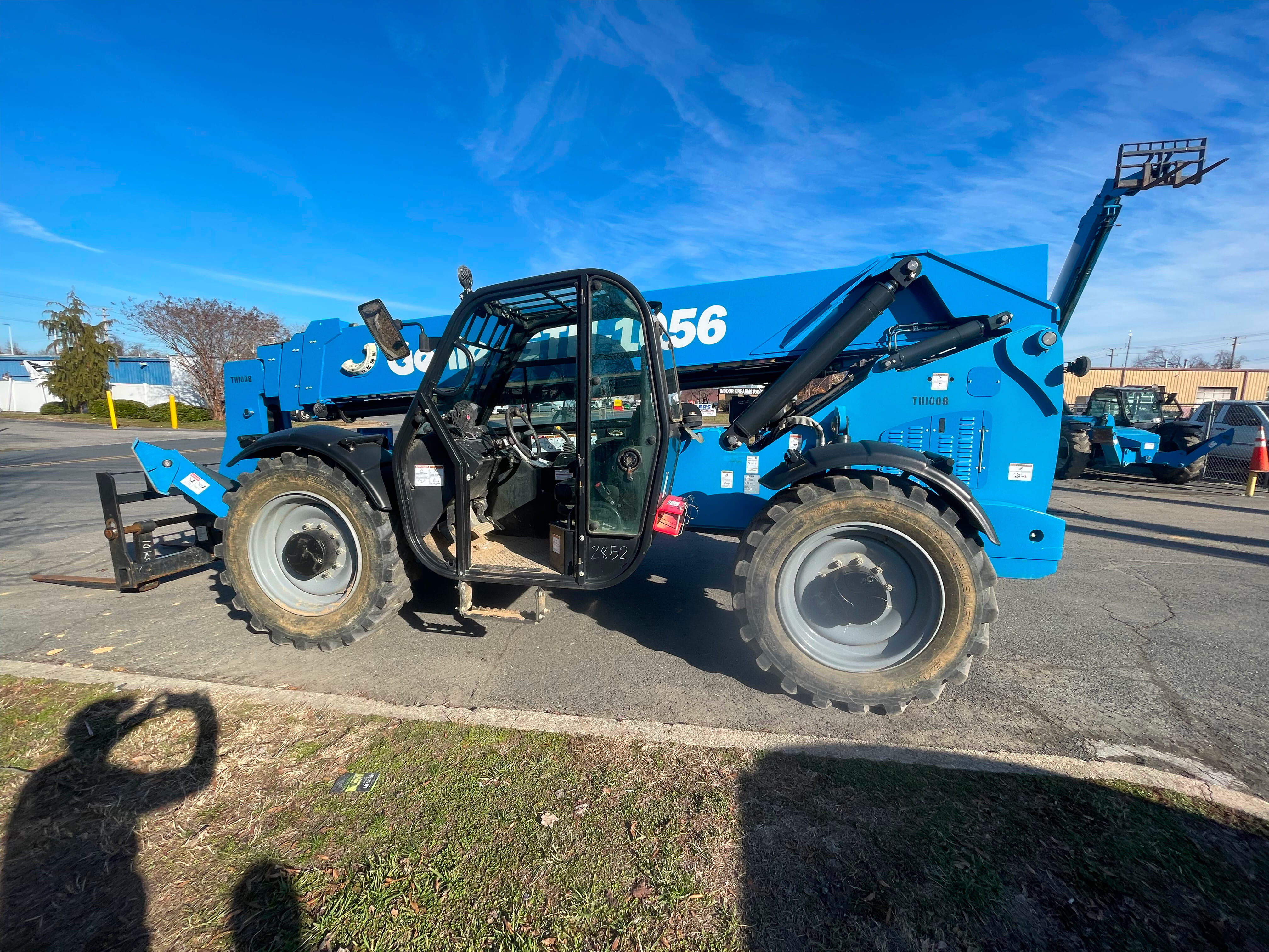 2018 Genie GTH-1056 Equipment Image0